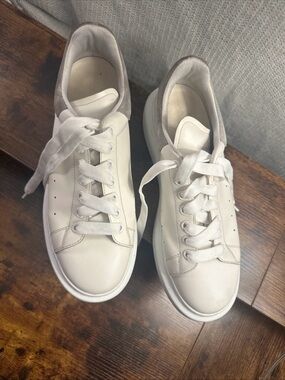 Alexander McQueen Cream Leather Low-Top Sneakers size 11 EU 44
